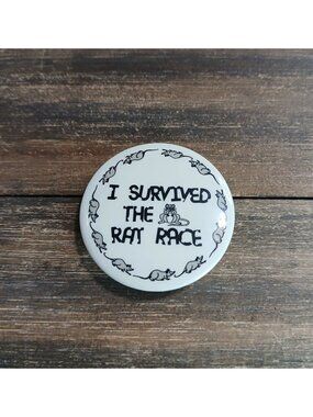 Survived Rat Race Button Pin 1990's Retirement Humor Laid Back Ent. Bag Gear Vtg